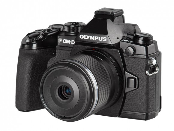 olympus-m-zuiko-digital-30mm-f3-5-ed-macro_oncamerafrontright_pixinfo